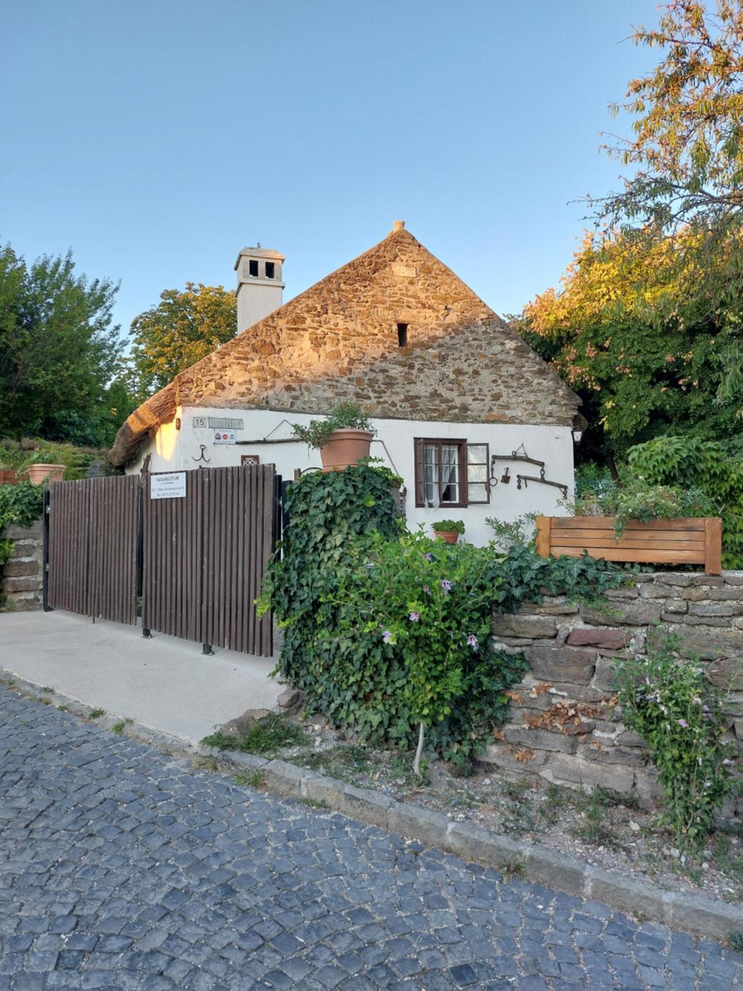 Babamúzeum 4 fős apartman Tihany Exterior foto